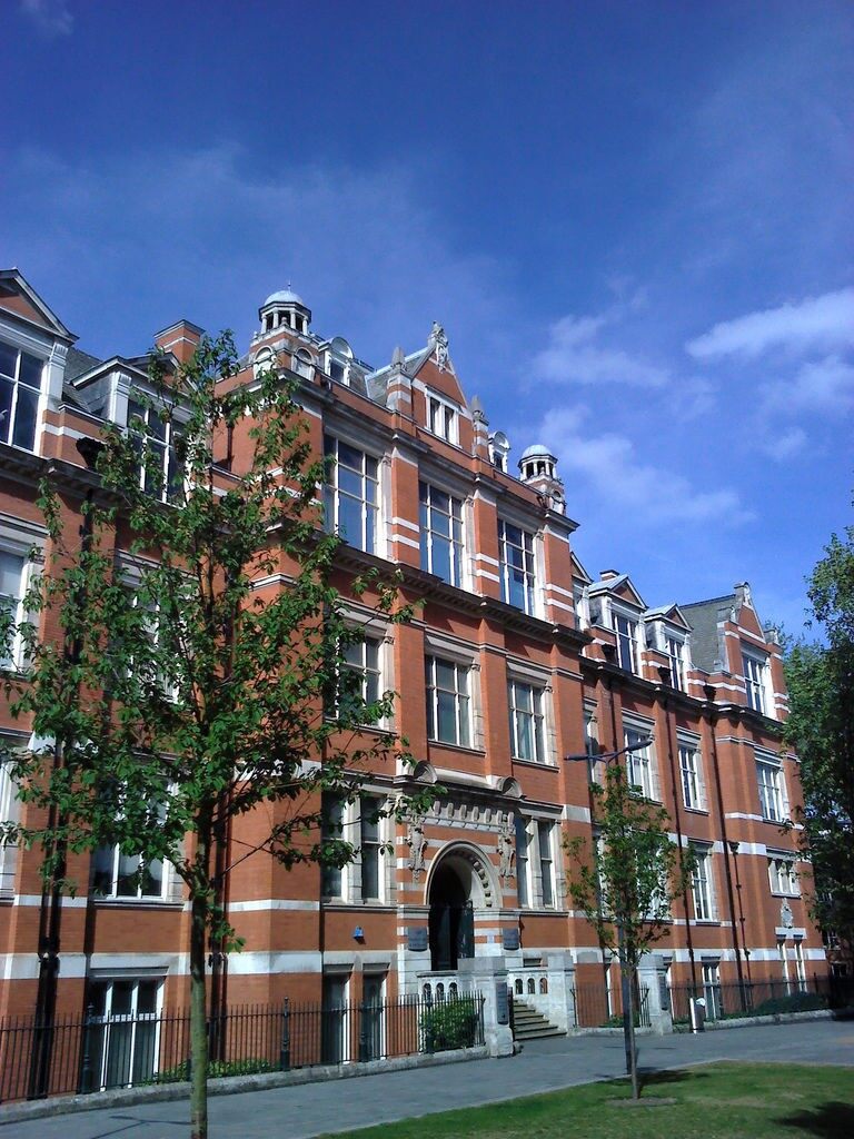 德蒙特福特大学简介
