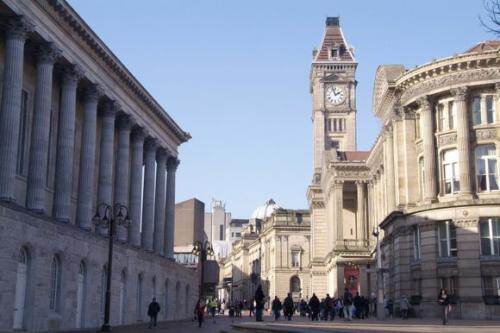 留学英国中央圣马丁艺术学院研究生学费多少？
