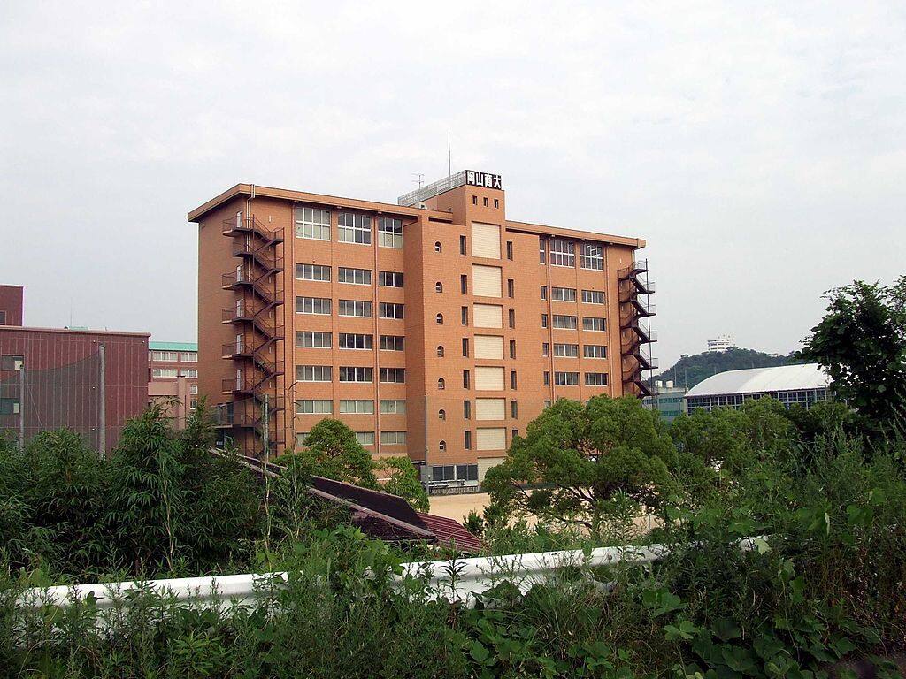 冈山商科大学